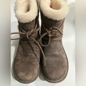 Size 10 Caspia Brown Leather UGG Boots
